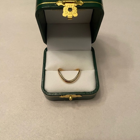 Elegant 14K Gold Ring in Green Box - Picture 2 of 4